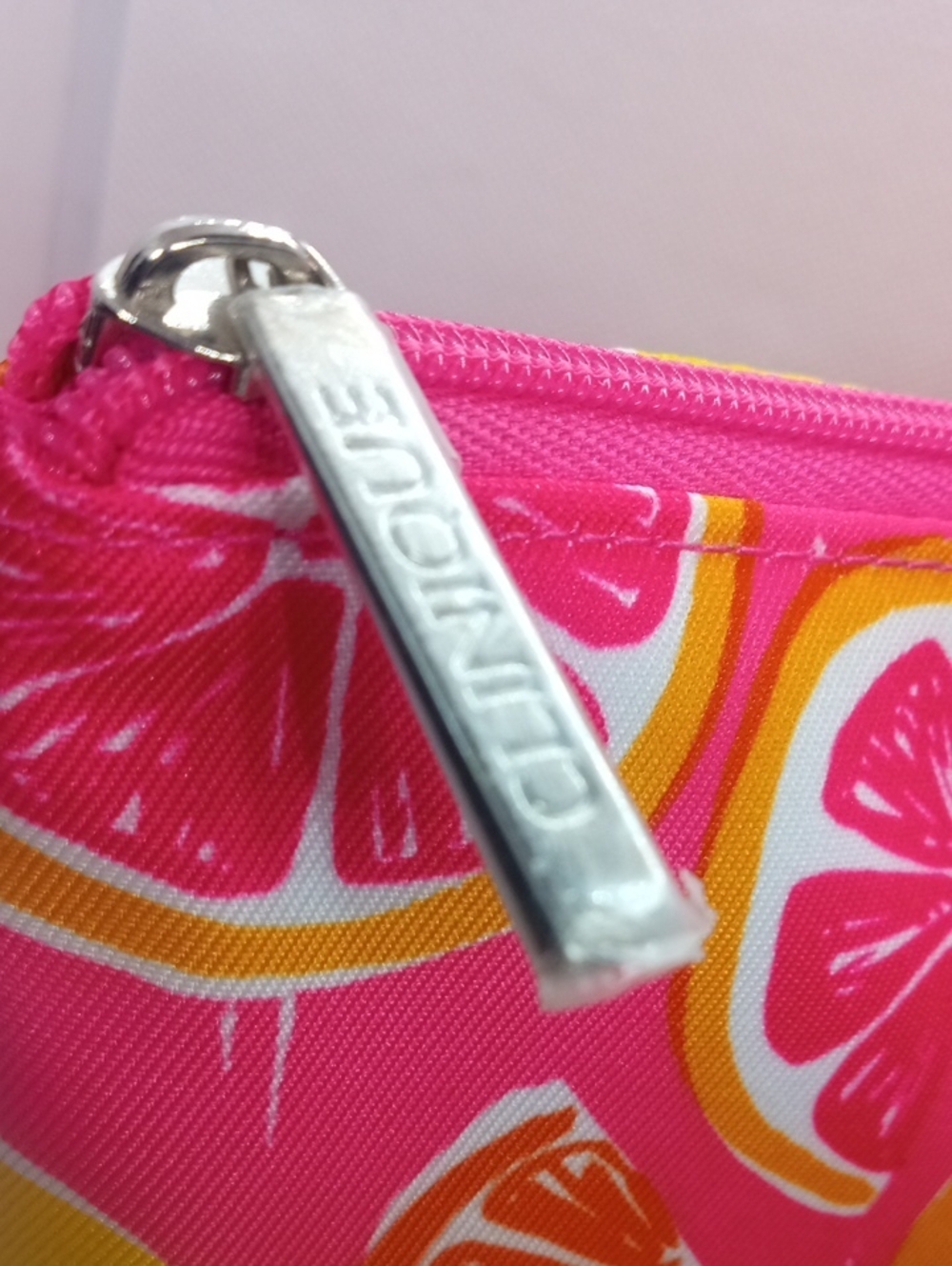 CLINIQUE SUMMER MAKEUP BAG - Picture 4 of 8